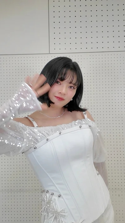 Behind-the-scenes cut of Jeongyeon (TWICE)