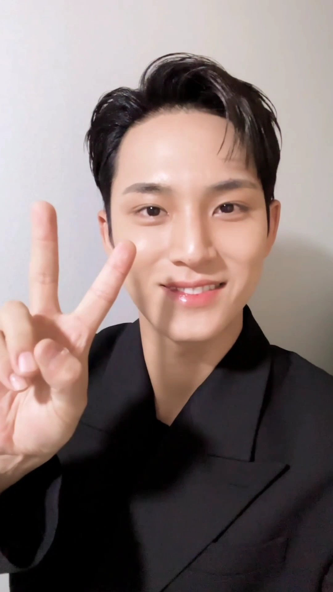 Behind-the-scenes cut of Mingyu (SEVENTEEN)