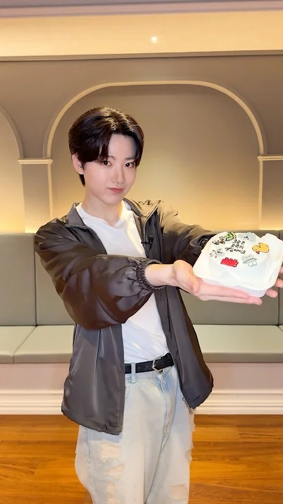 A heartfelt wallpaper shared by Junkyu (TREASURE)'s fans