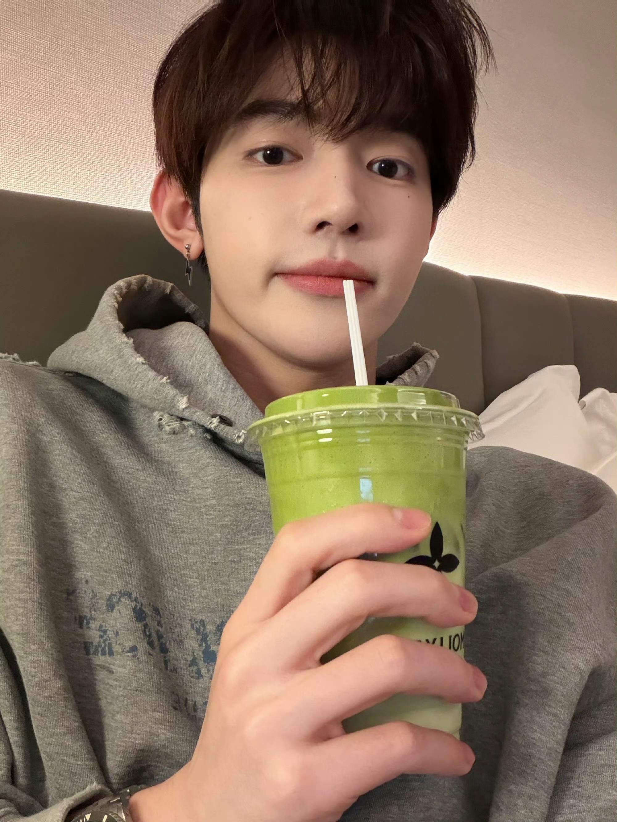 A moment captured by Zhang Hao (ZEROBASEONE)'s fan