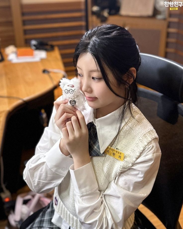 Behind-the-scenes cut of Wonhee (ILLIT)