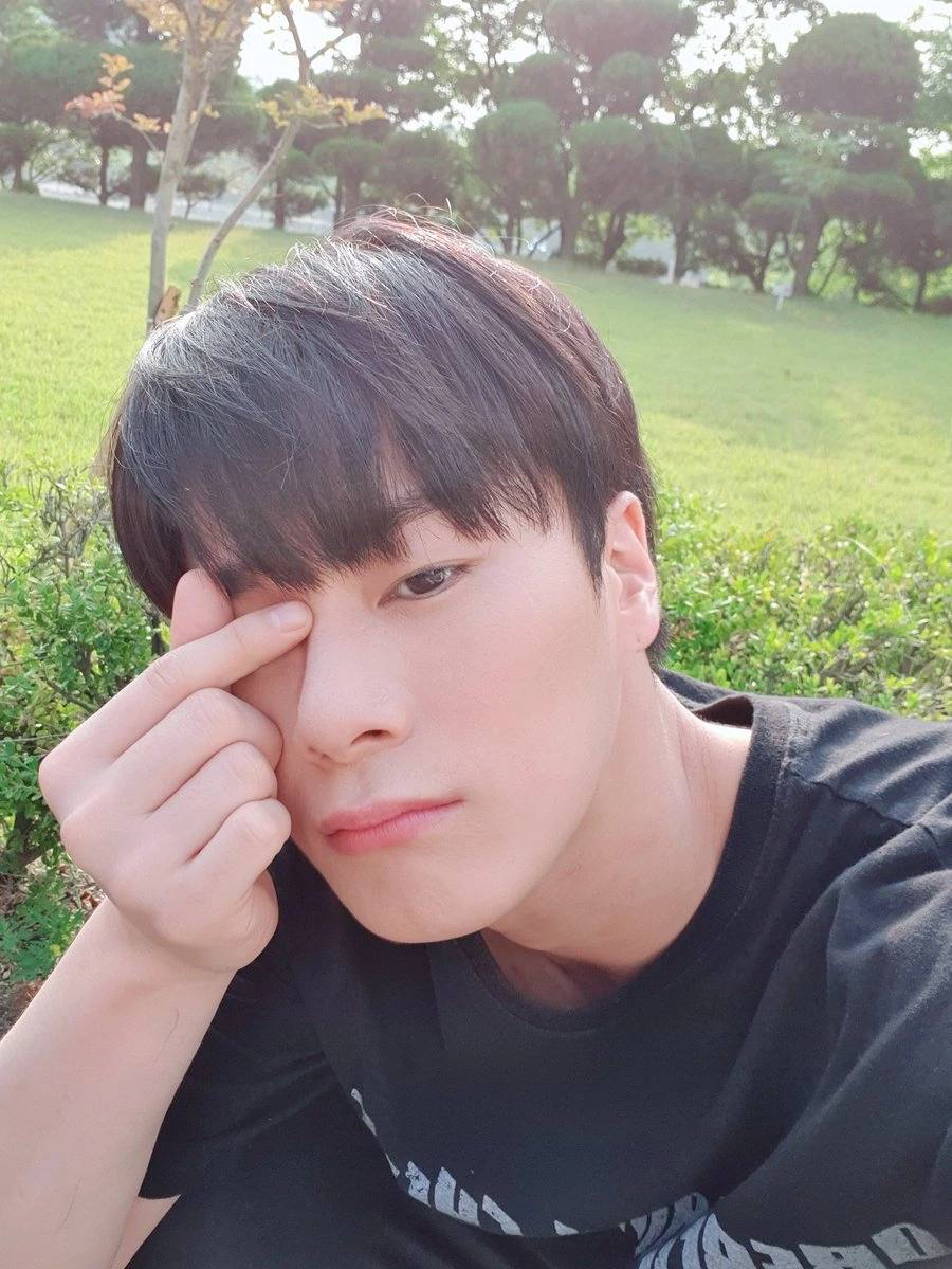 A moment captured by Moonbin (ASTRO)'s fan