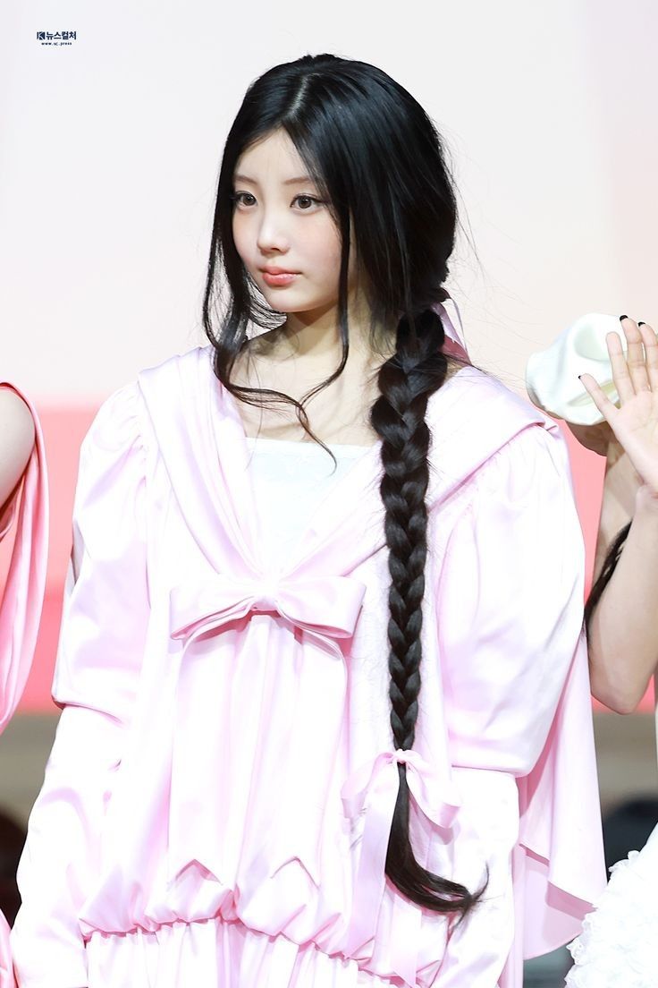 Recent activity shot of Wonhee (ILLIT)