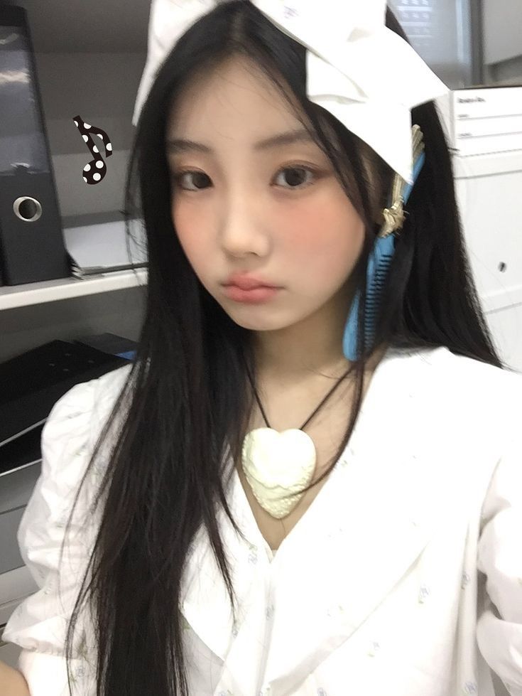 Behind-the-scenes cut of Wonhee (ILLIT)