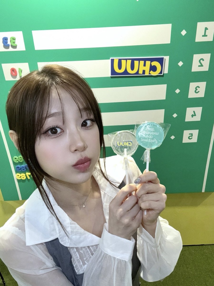 Latest photo of Chuu
