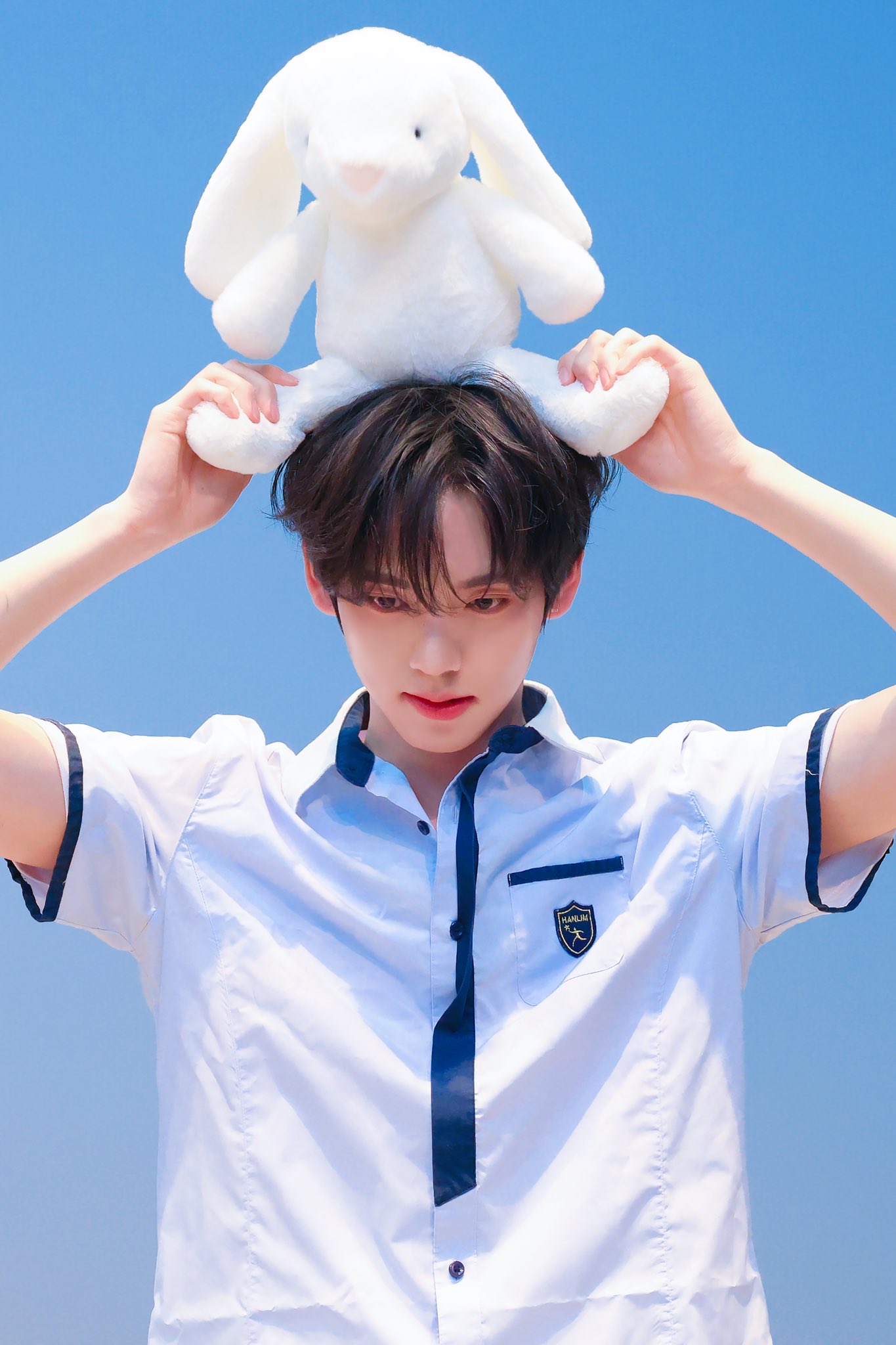 Behind-the-scenes cut of Han Yujin (ZEROBASEONE)