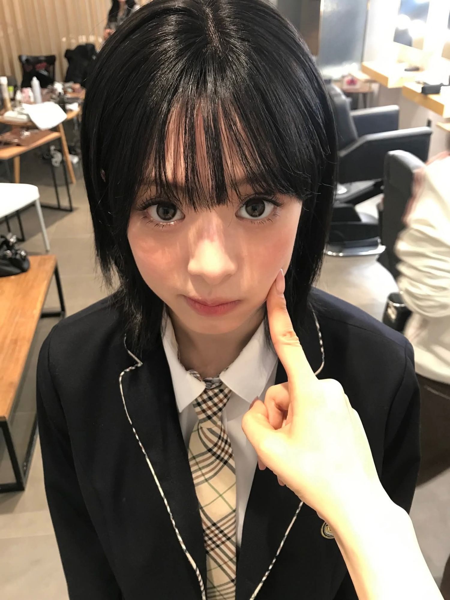 아현 (BABYMONSTER)의 비하인드 컷