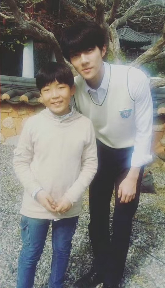 A heartfelt wallpaper shared by Sehun (EXO)'s fans