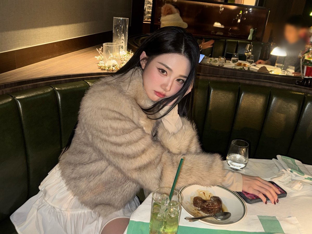 A moment captured by tripleS's fan