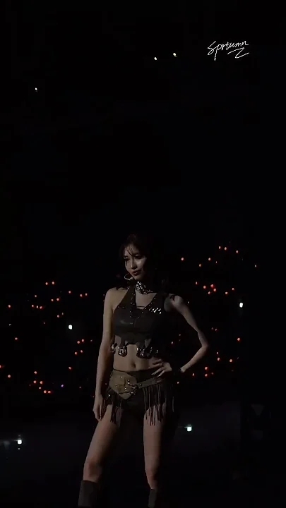 Foto terbaru Momo (TWICE)