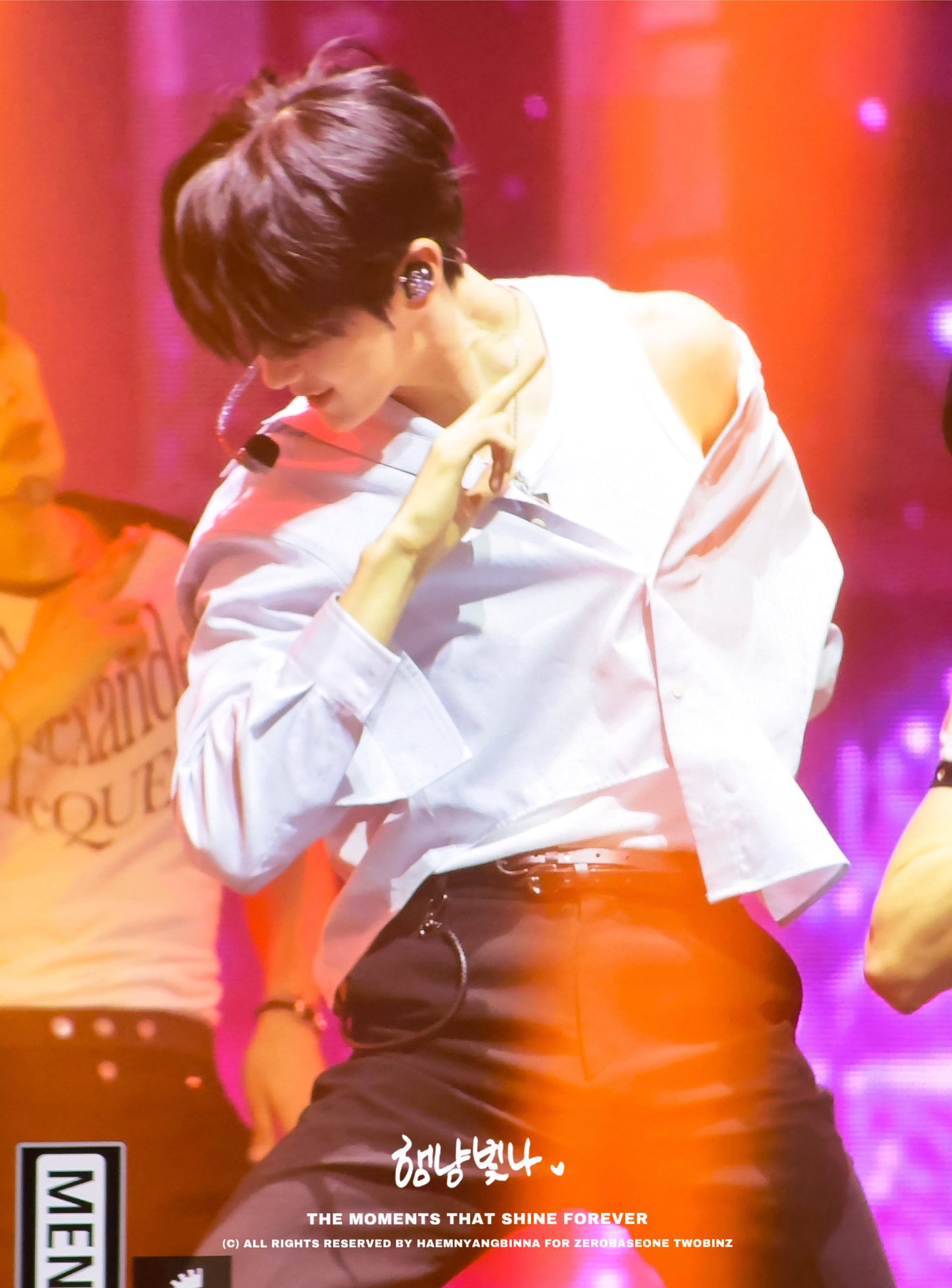 A moment captured by Kim Gyuvin (ZEROBASEONE)'s fan