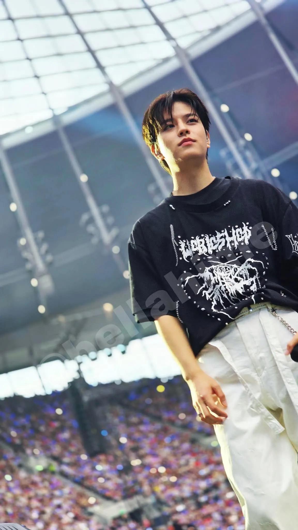 Today's most popular wallpaper in the Seungmin (Stray Kids) community