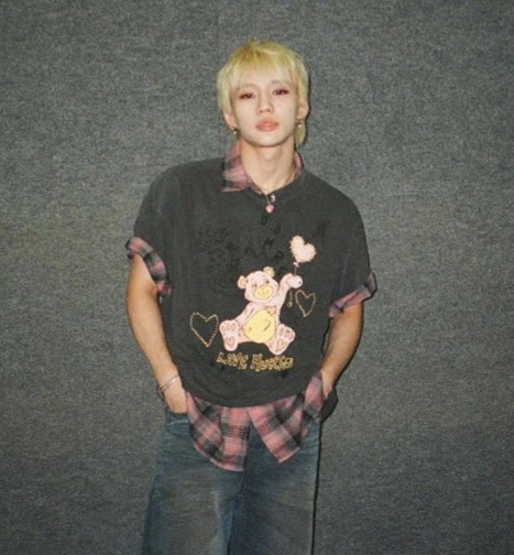 Behind-the-scenes cut of Junhyeok (TNX)