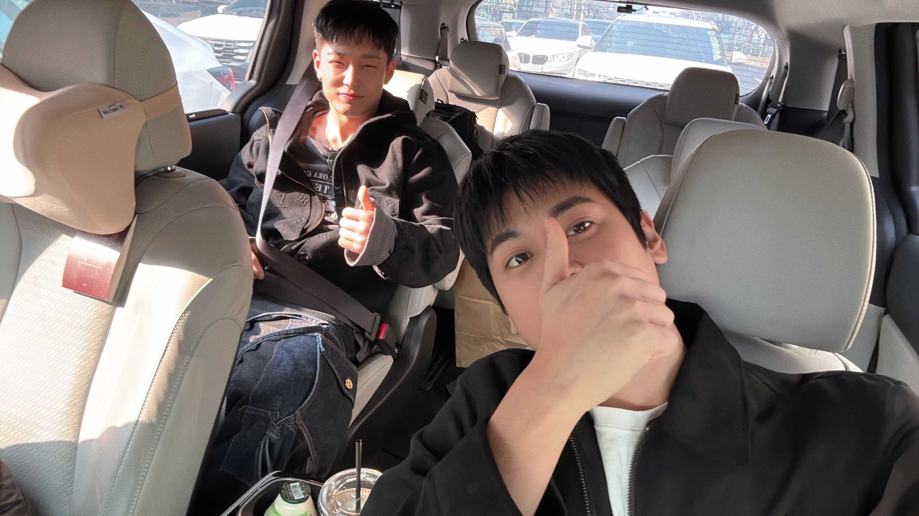 A moment captured by BOBBY (iKON)'s fan