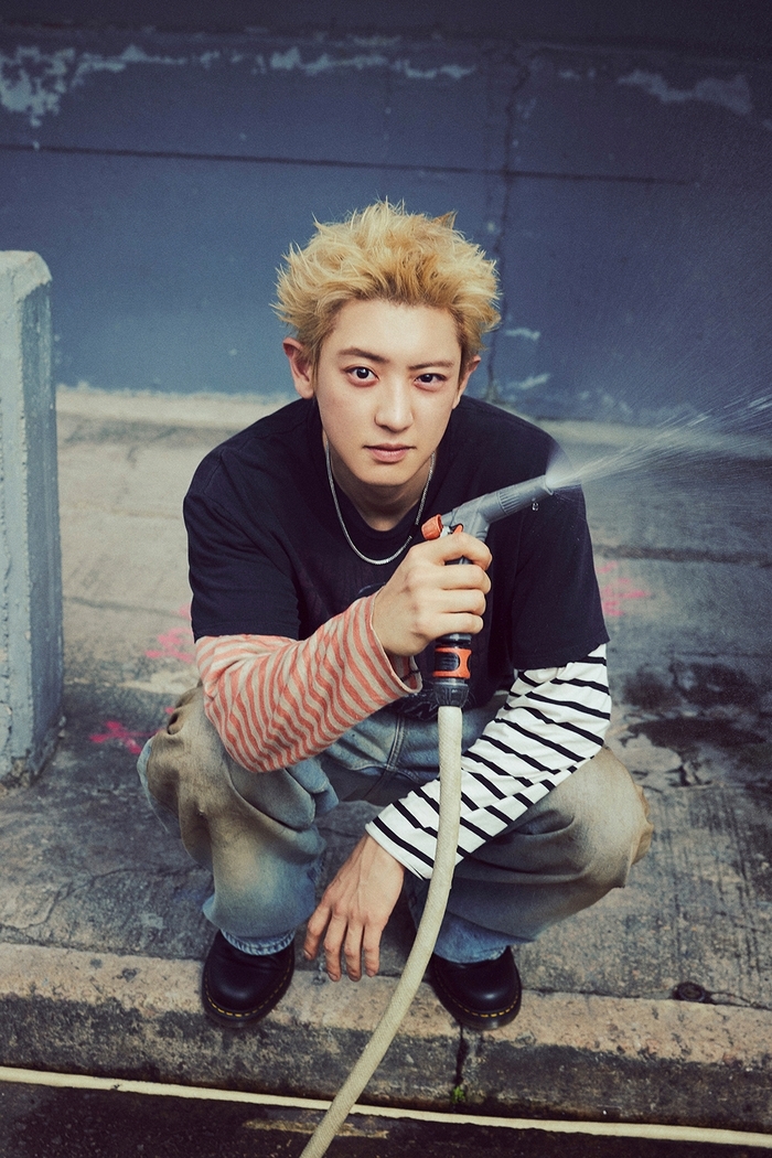 Recent activity shot of Chanyeol (EXO)