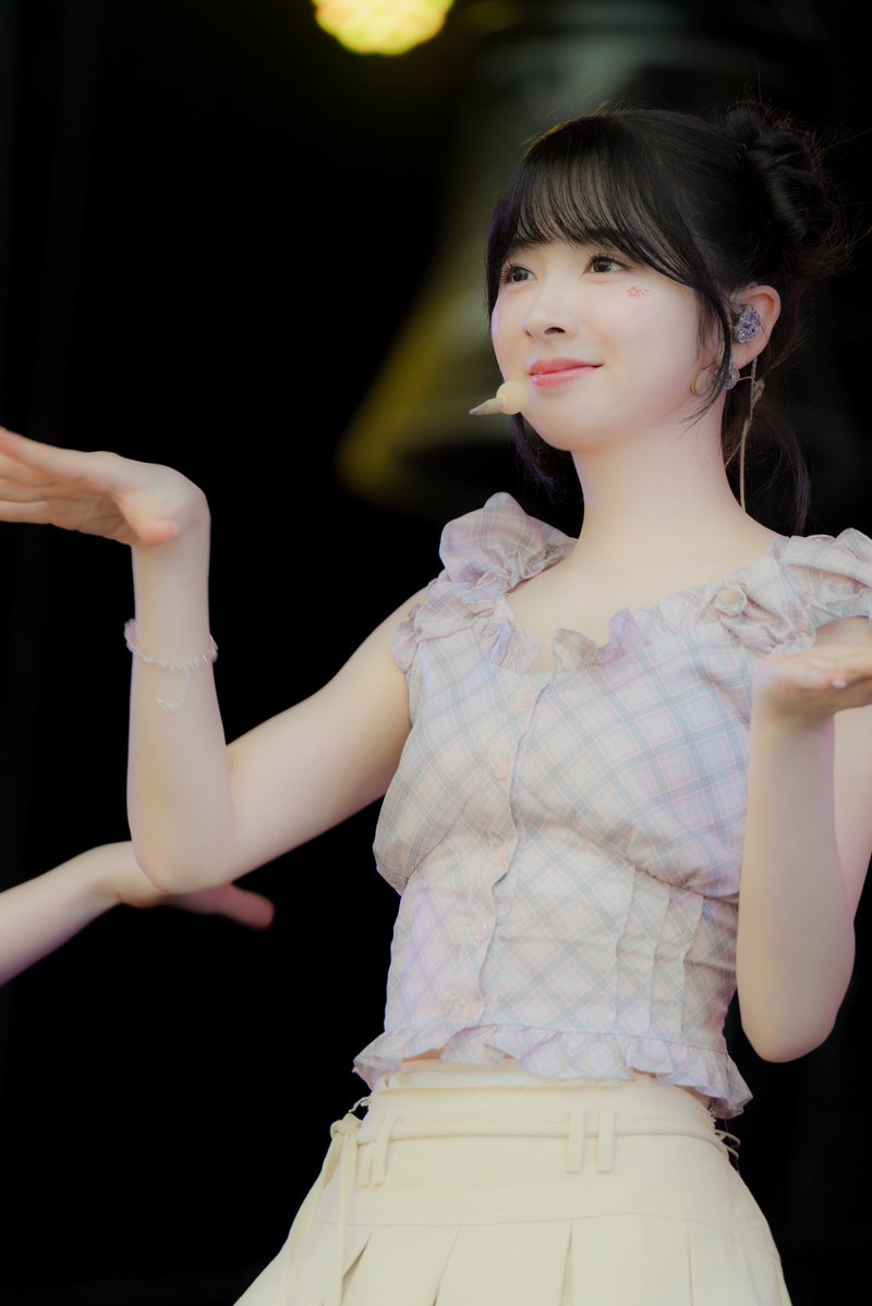 A moment captured by NiziU's fan