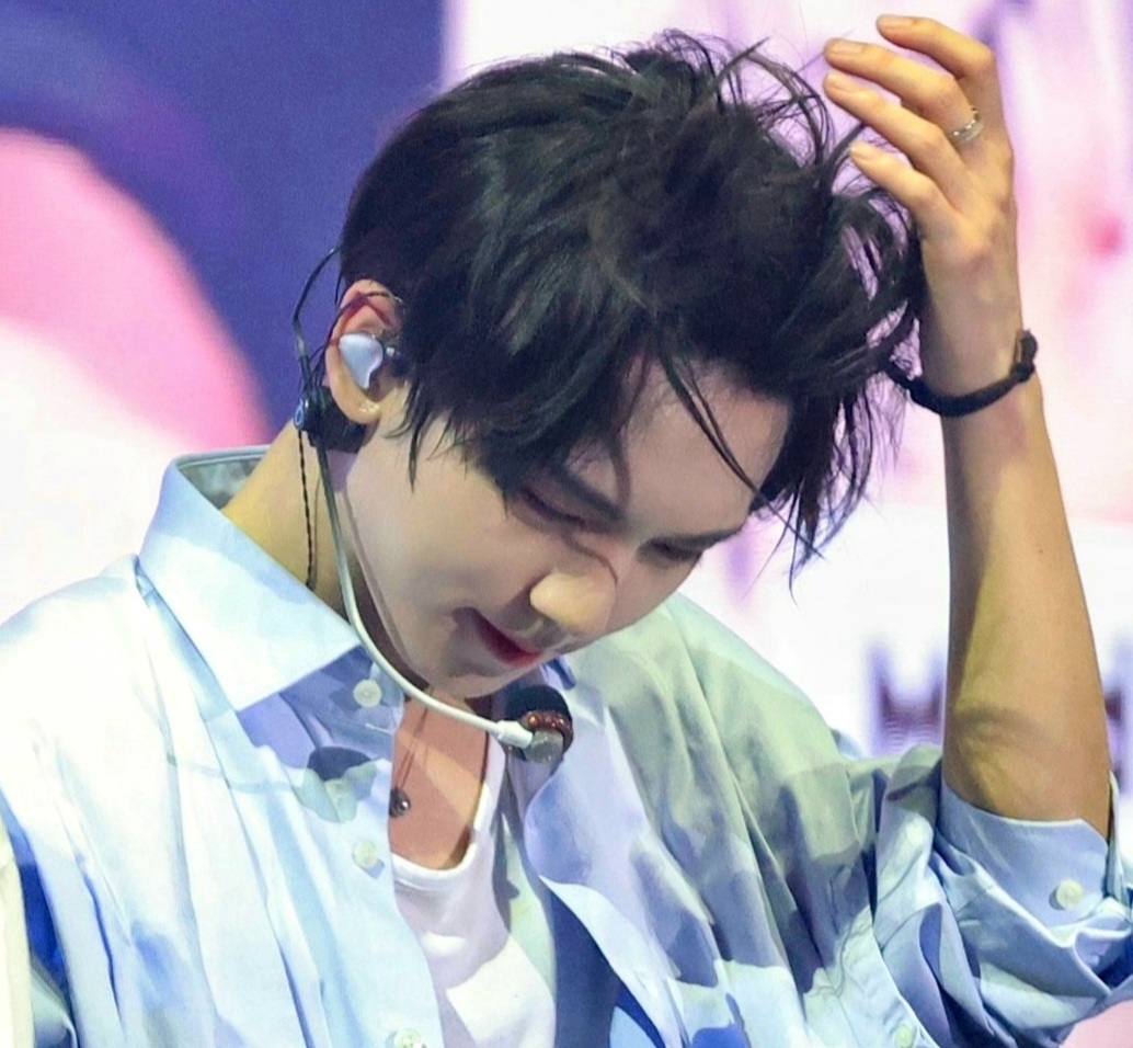 Recent activity shot of Han Yujin (ZEROBASEONE)