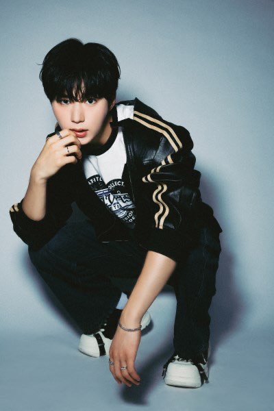 Behind-the-scenes cut of Kim Junseo (ALPHA DRIVE ONE)