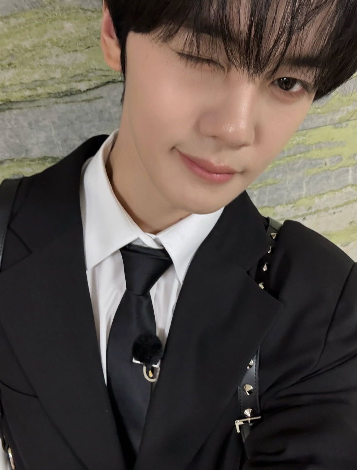Recent activity shot of Kim Gyuvin (ZEROBASEONE)