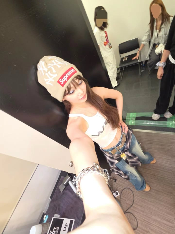 A moment captured by Kim Chaewon (LE SSERAFIM)'s fan