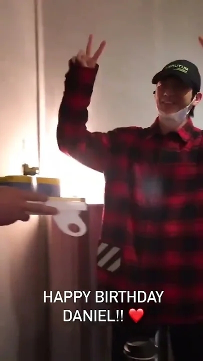 A heartfelt wallpaper shared by Kang Daniel's fans