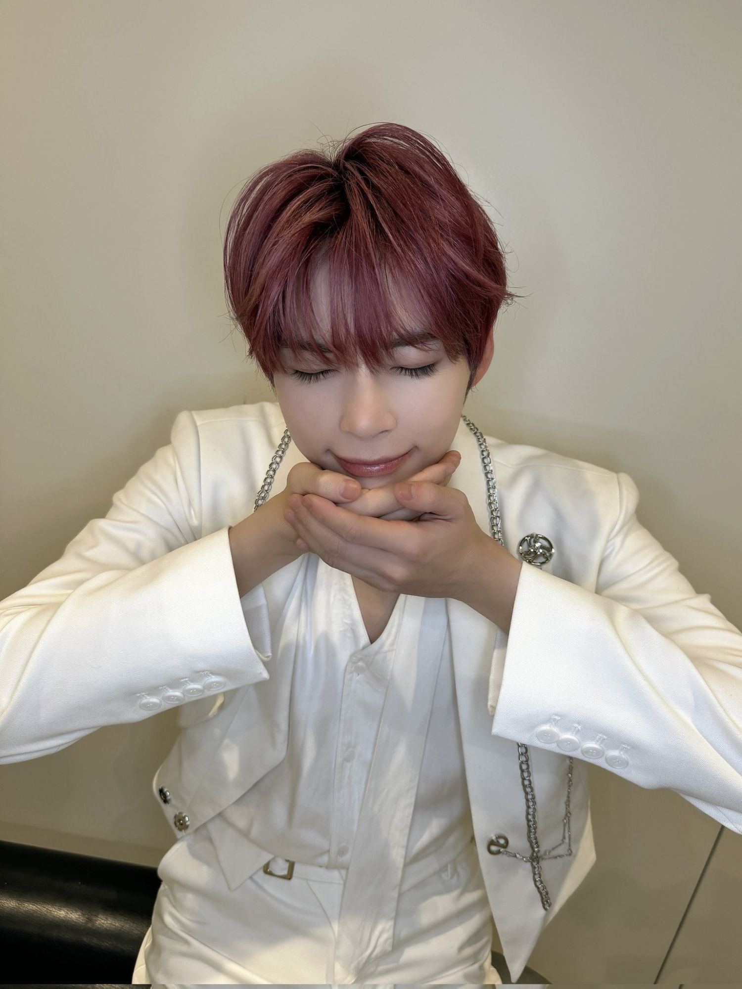 Latest photo of Sung Hanbin (ZEROBASEONE)