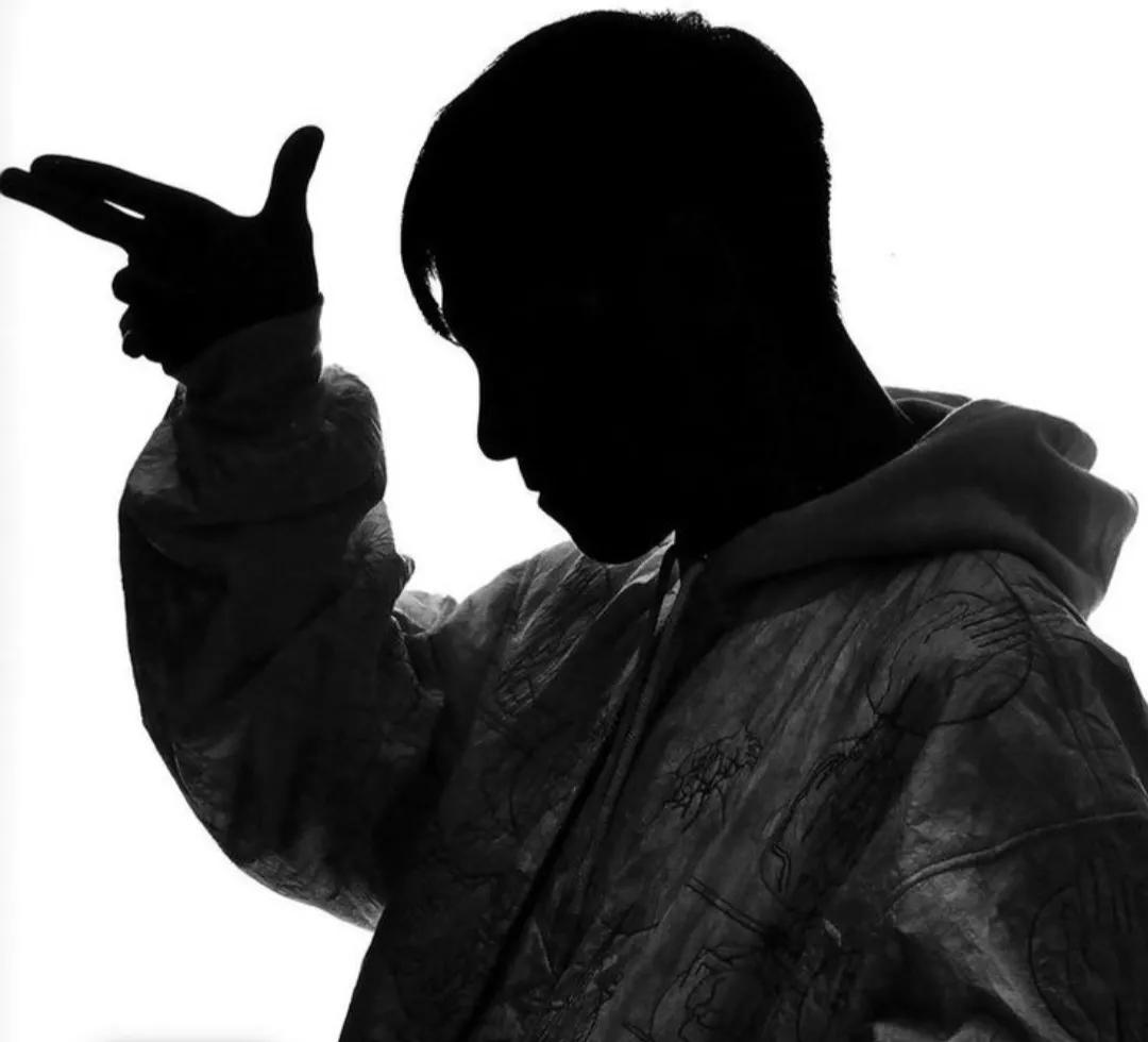 Behind-the-scenes cut of T.O.P