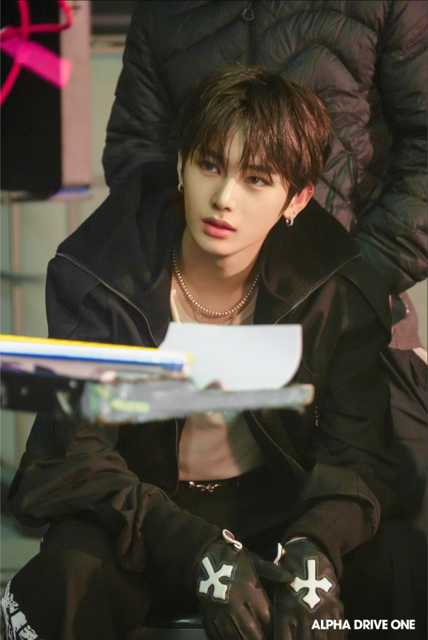 Behind-the-scenes cut of Zhou Anxin (ALPHA DRIVE ONE)