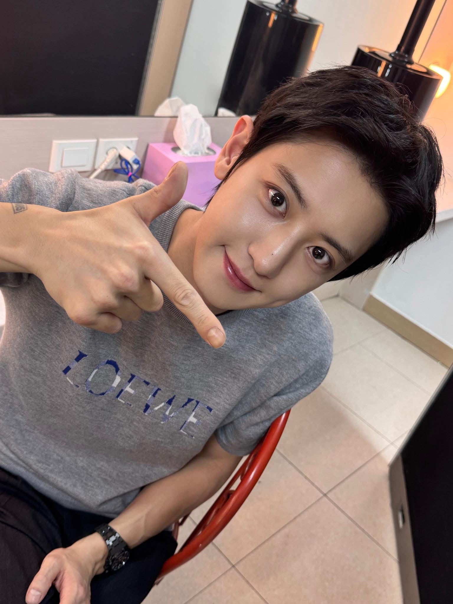 Recent activity shot of Chanyeol (EXO)