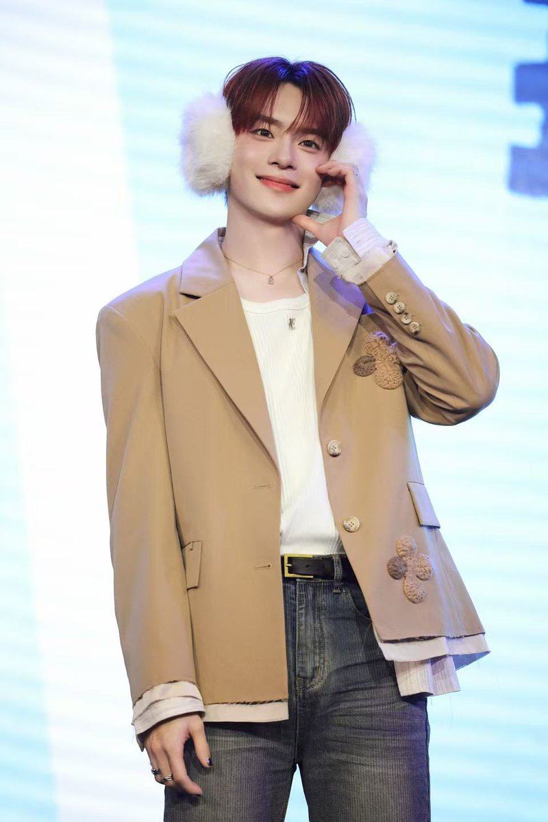 Recent activity shot of VERIVERY