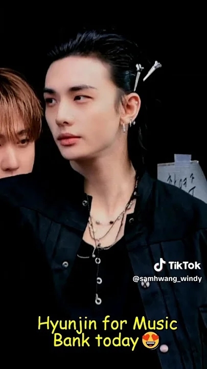 Fandom-recommended wallpaper image of Hyunjin (Stray Kids)