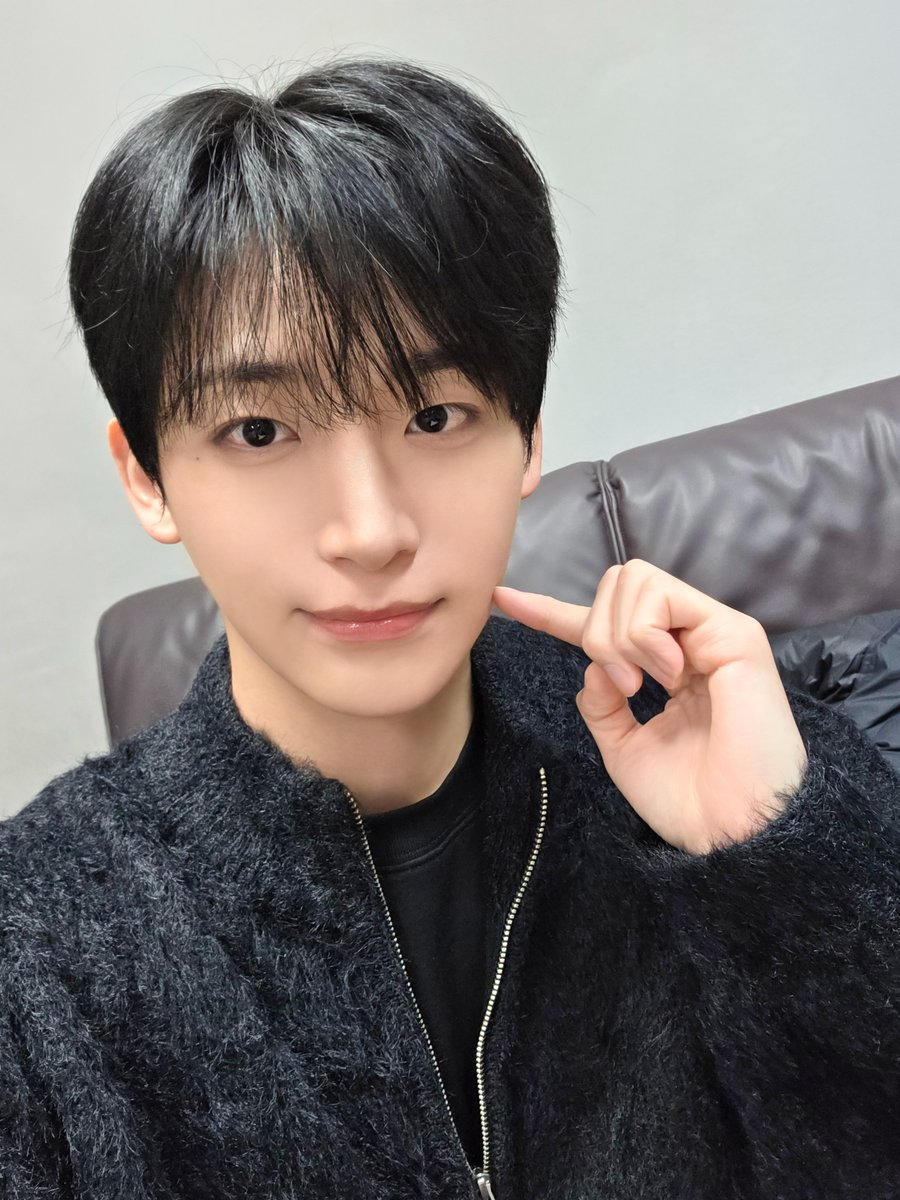 A moment captured by CRAVITY's fan