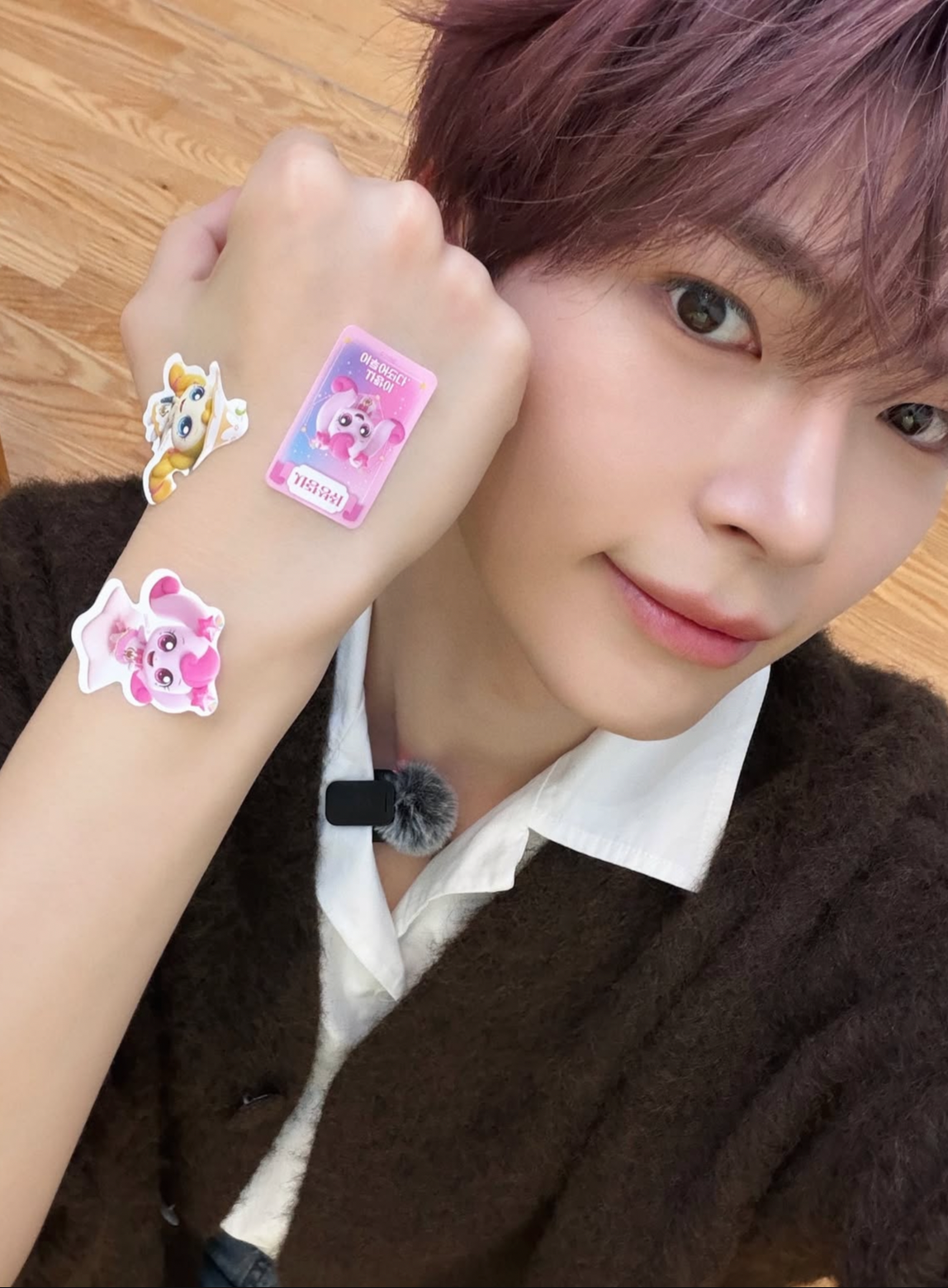 Recent activity shot of Sung Hanbin (ZEROBASEONE)