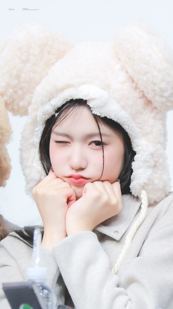 Today's most popular wallpaper in the Yoon Jiyoon community