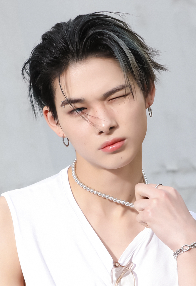 Behind-the-scenes cut of NI-KI (ENHYPEN)