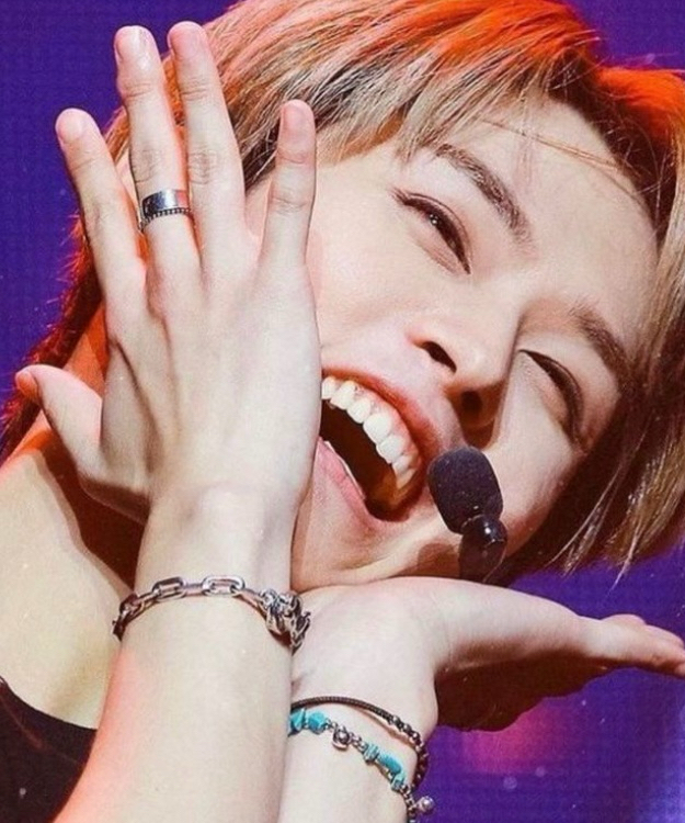 A moment captured by Lee Know (Stray Kids)'s fan
