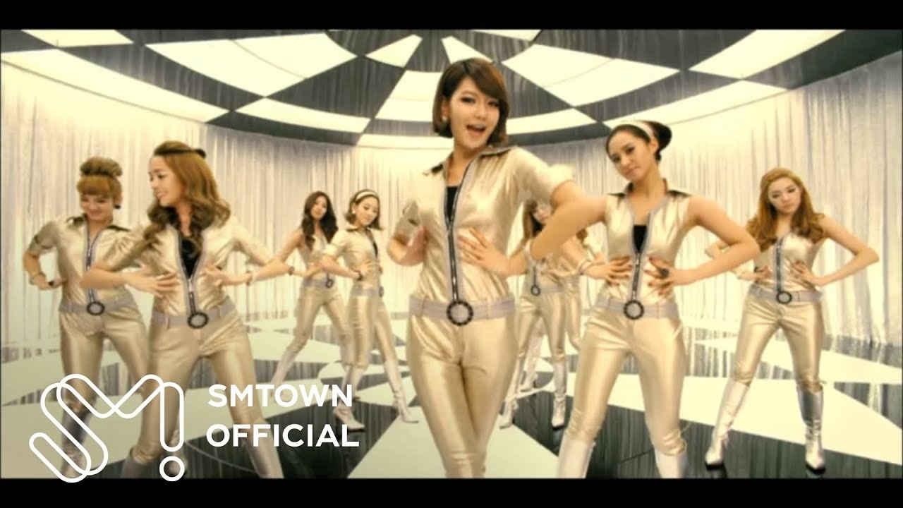 Behind-the-scenes cut of Tiffany Young (Girls' Generation)