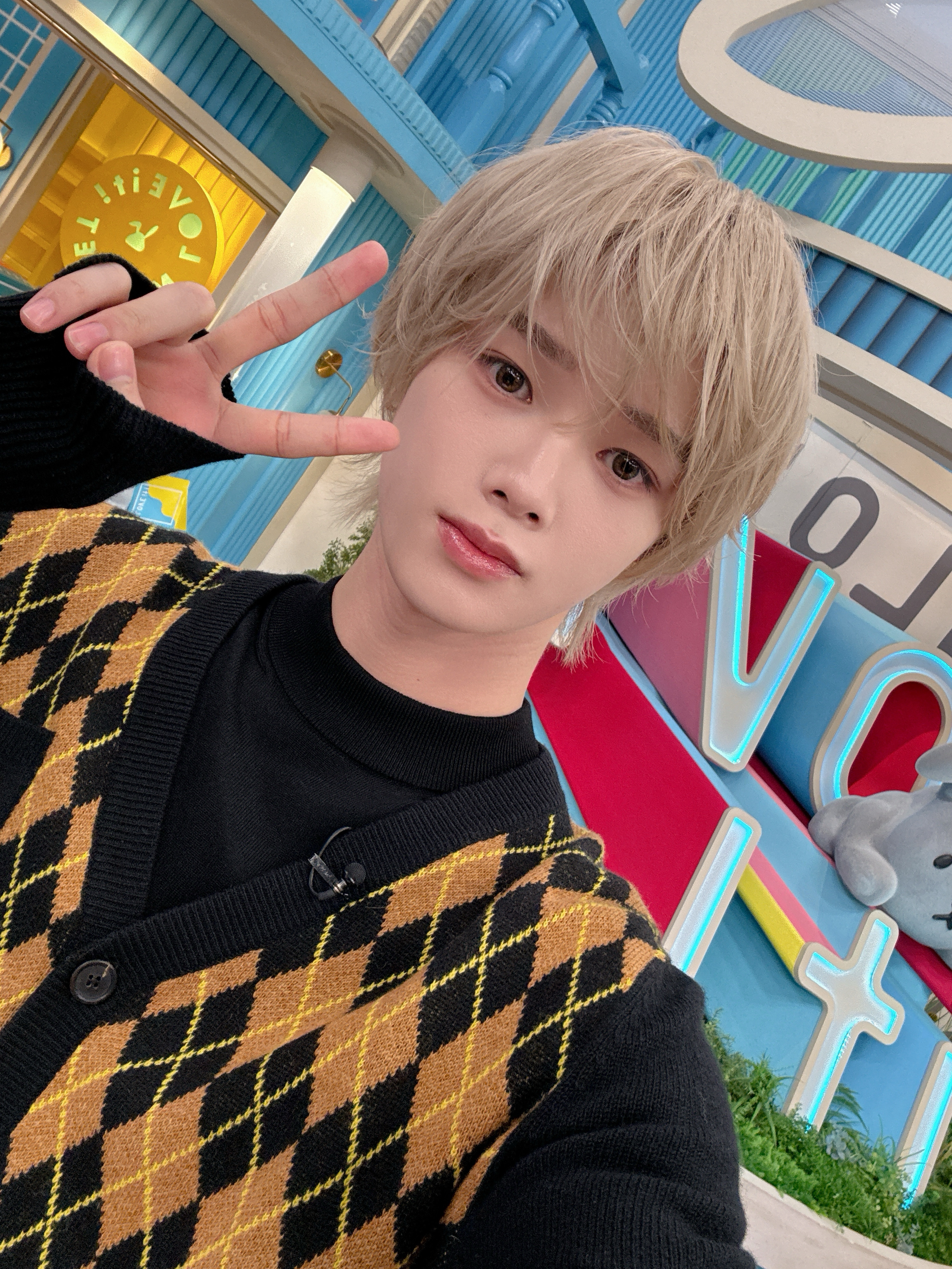 Behind-the-scenes cut of K (&TEAM)