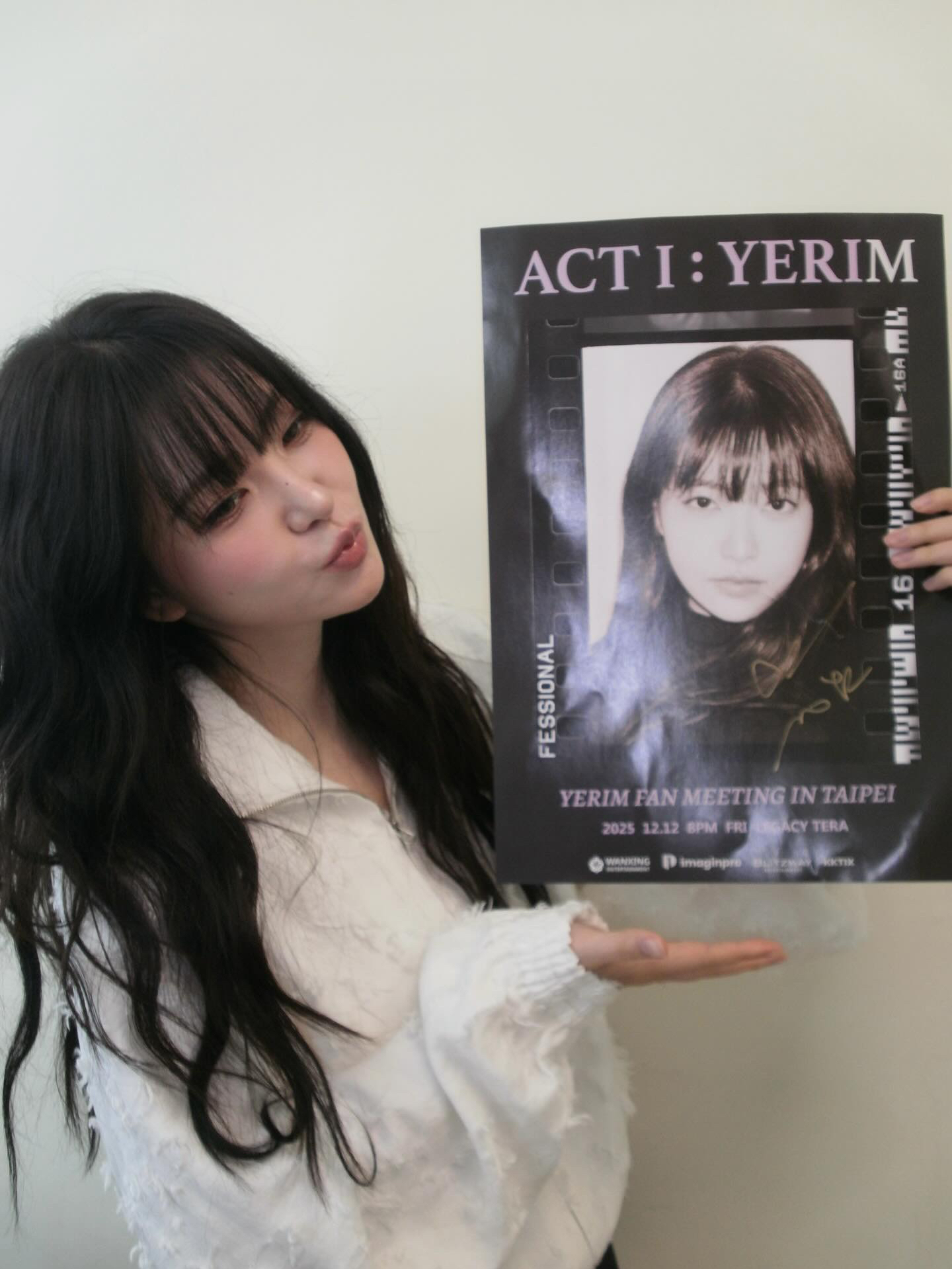 Behind-the-scenes cut of Yeri (Red Velvet)