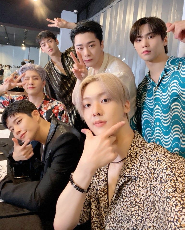 아스트로의 최신 사진