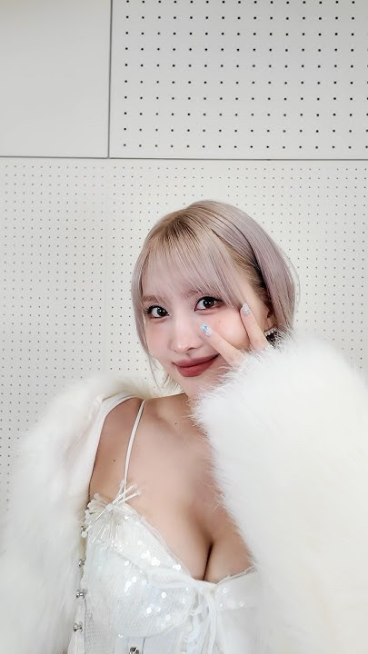 A heartfelt wallpaper shared by Momo (TWICE)'s fans