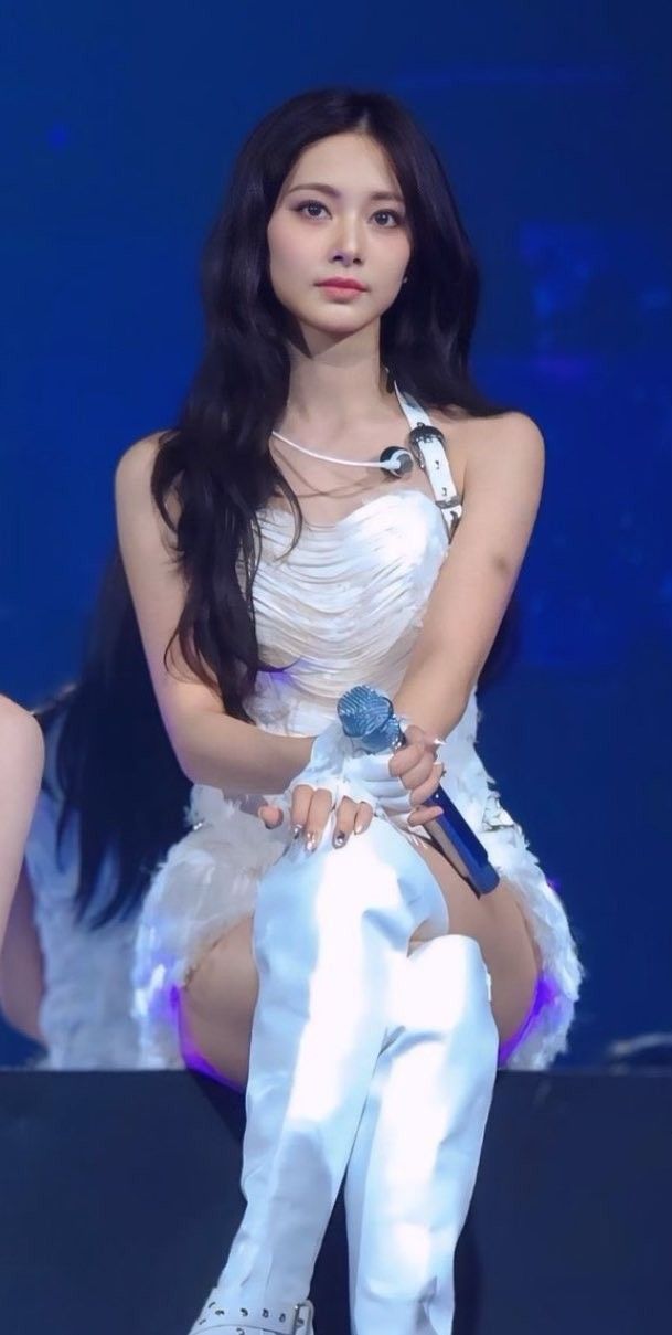 Today's most popular wallpaper in the Tzuyu (TWICE) community