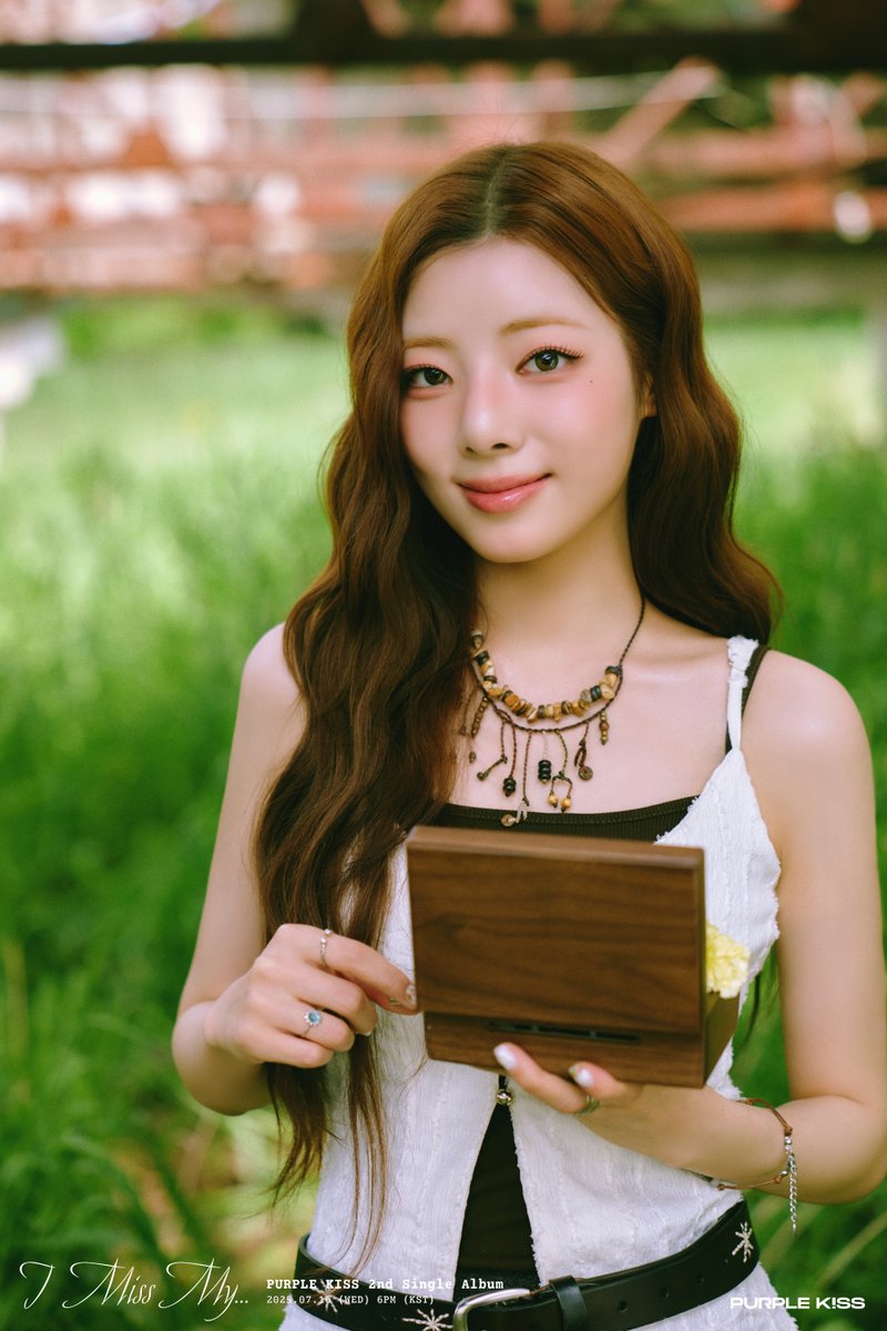 Behind-the-scenes cut of PURPLE K!SS