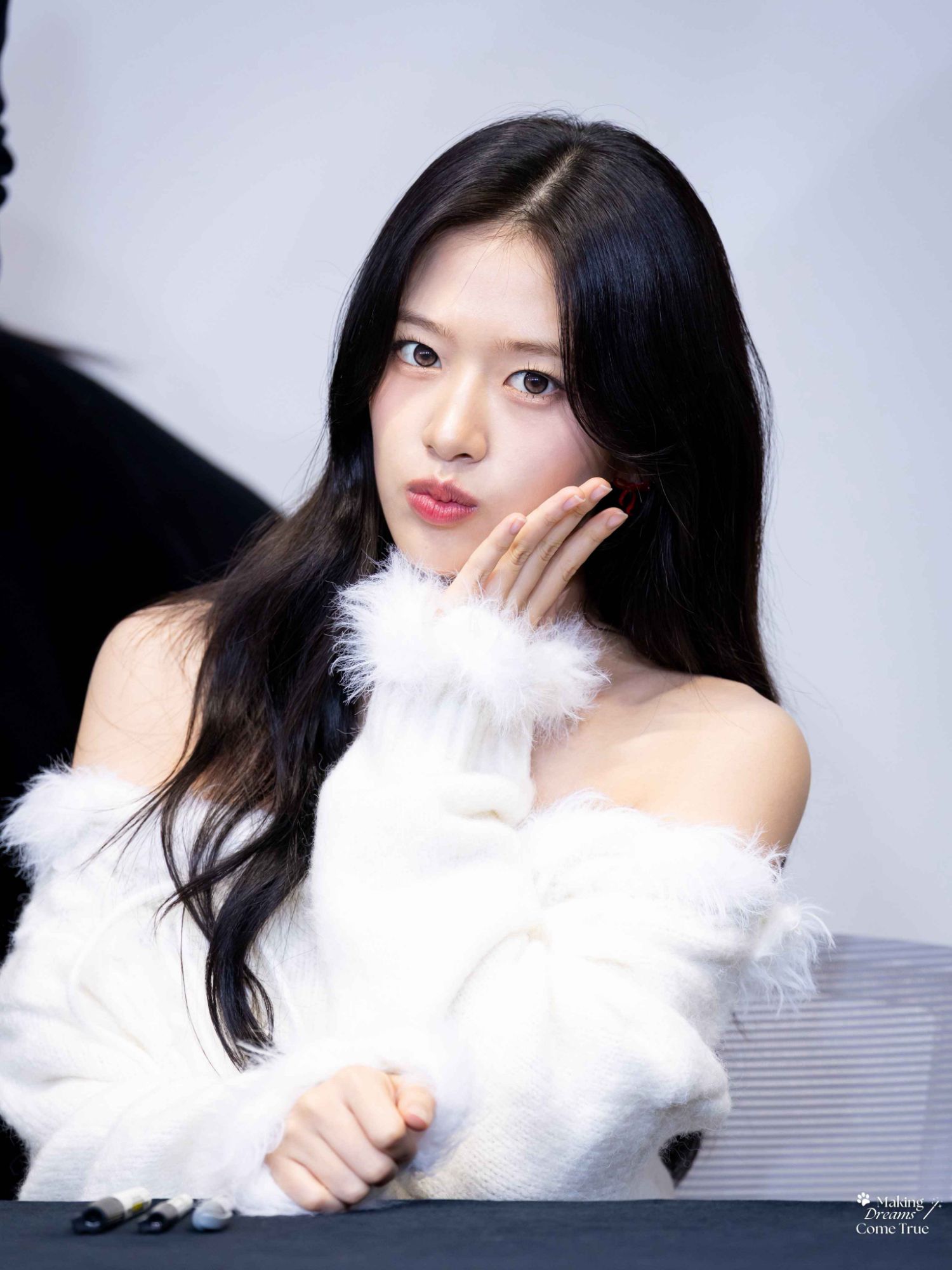 A moment captured by IVE's fan