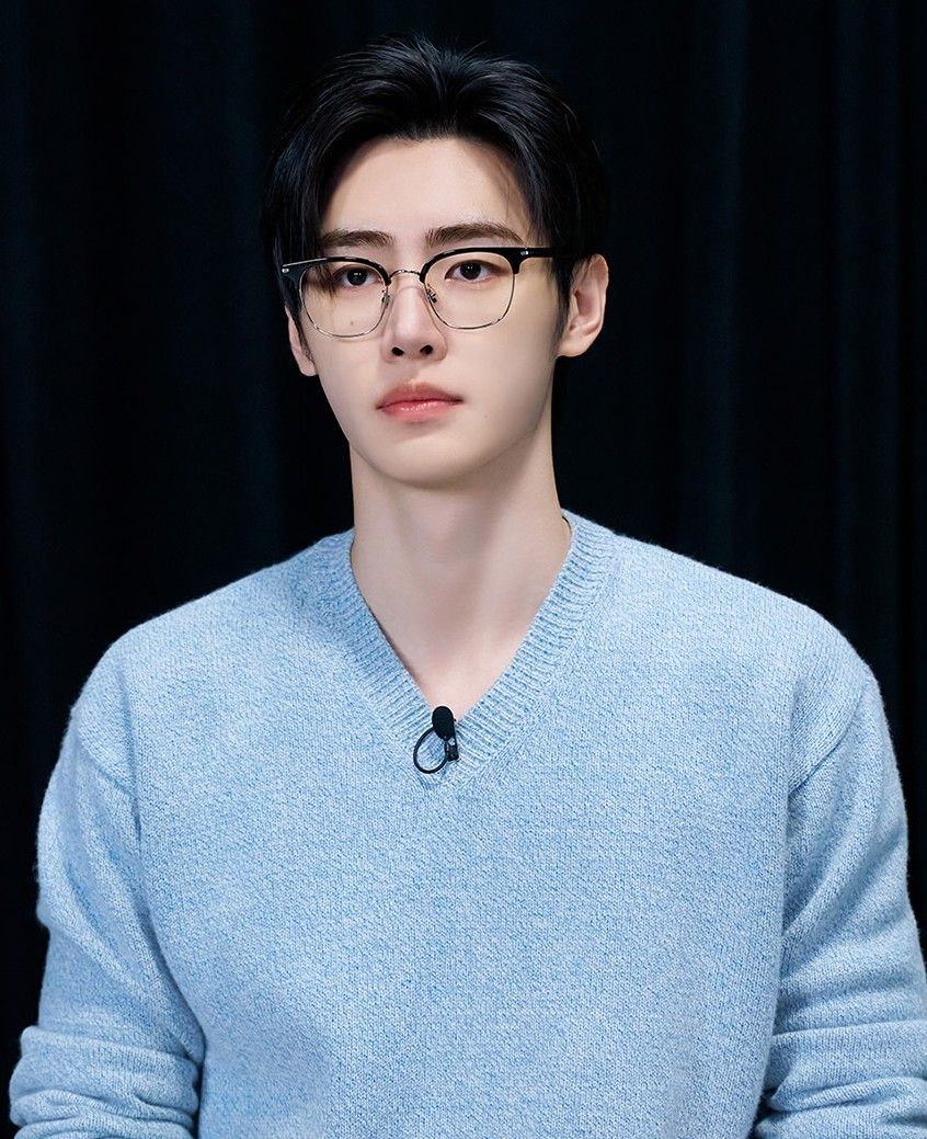 Latest photo of Sunghoon (ENHYPEN)