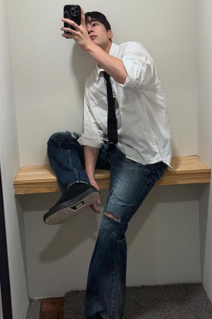 Recent activity shot of Han Seungwoo