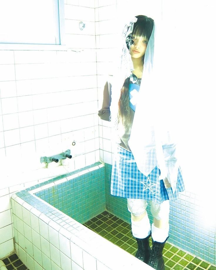 Behind-the-scenes cut of Iroha (ILLIT)