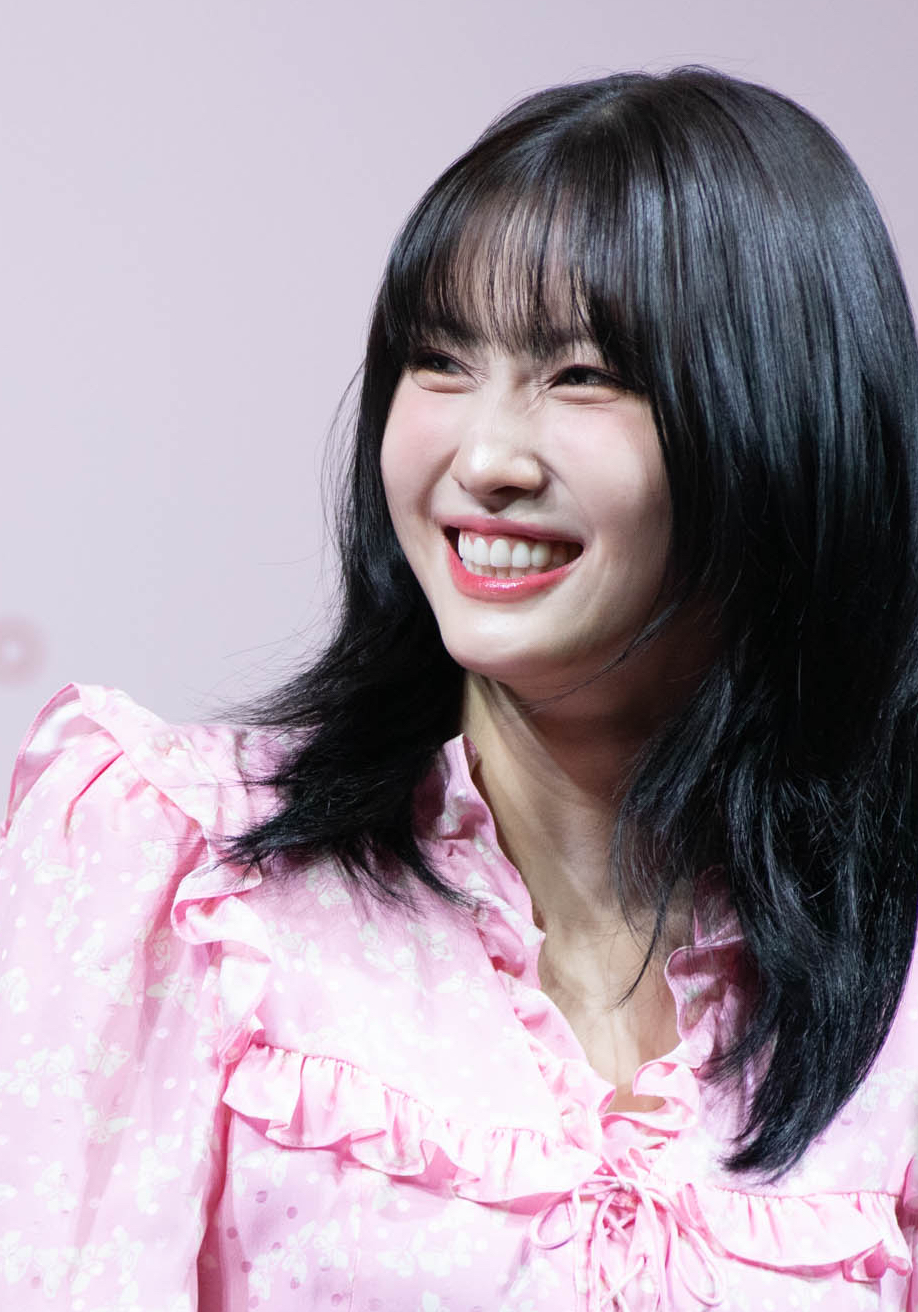 Potret di balik layar Momo (TWICE)