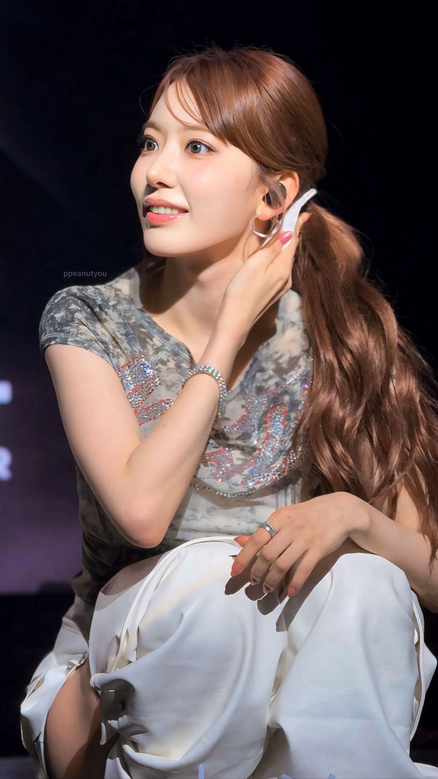 Fandom-recommended wallpaper image of Sakura (LE SSERAFIM)