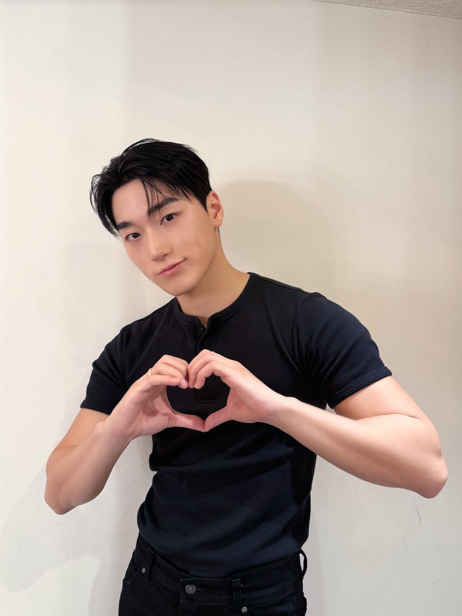 Behind-the-scenes cut of ATEEZ